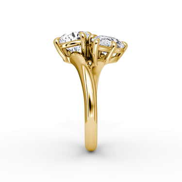 Just Brilliant Toi et Moi Bypass ring, plain band, round brilliant and pear diamonds, 18K Yellow Gold, side view